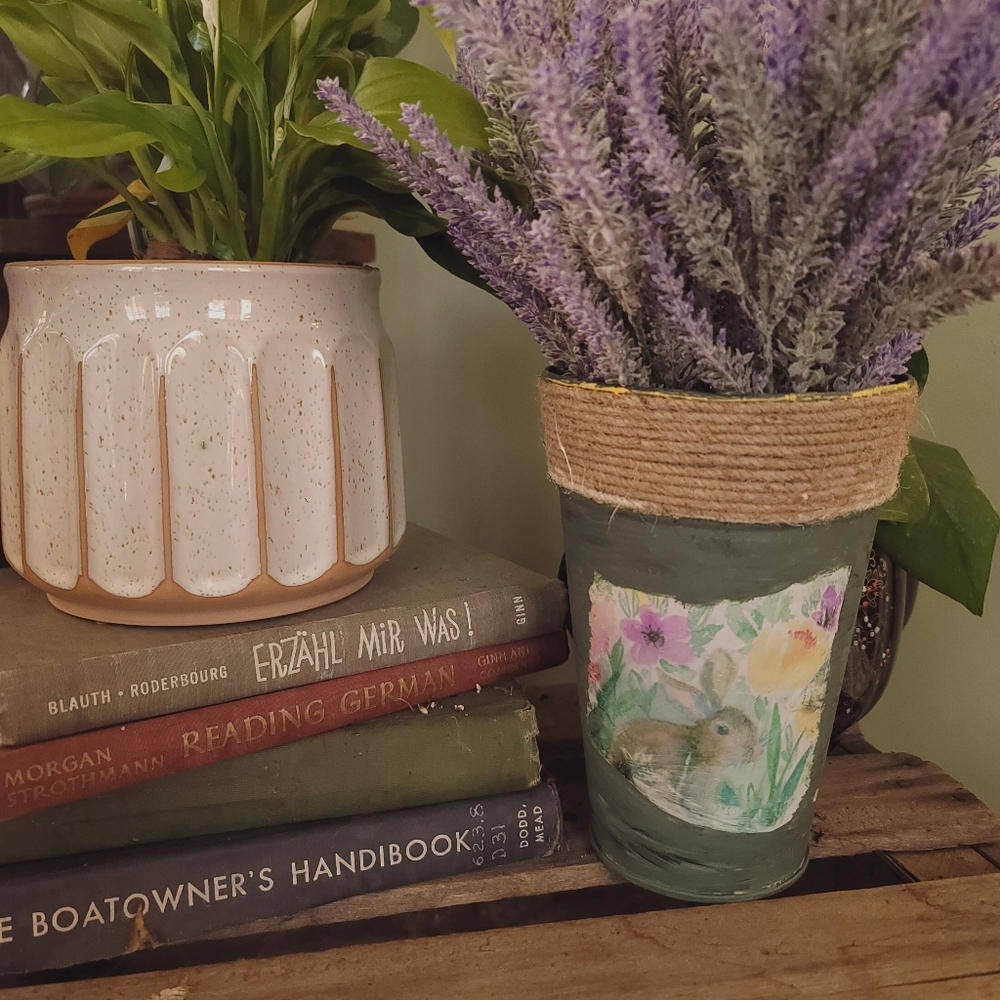 Handpainted Spring Tin - Picture 4 of 4